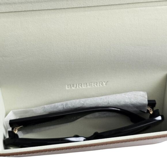 Burberry BE4410 square-frame sunglasses in black acetate - Picture 9 of 10